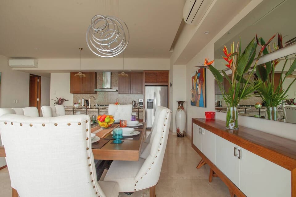 Dining room and Kitchen (2)