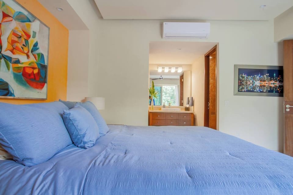 Master bedroom and en-suite bathroom (2)