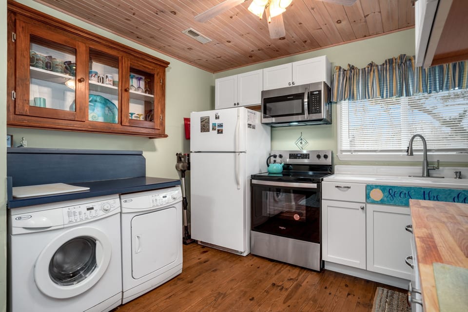 Kitchen / Laundry