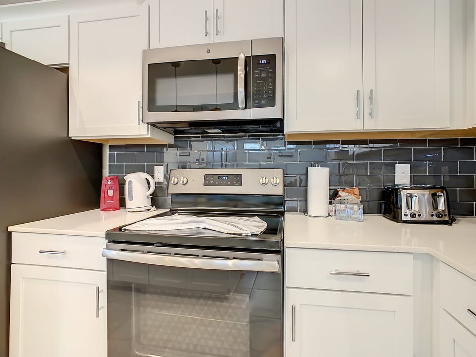 Kitchen | Plenty of counter space for cooking.