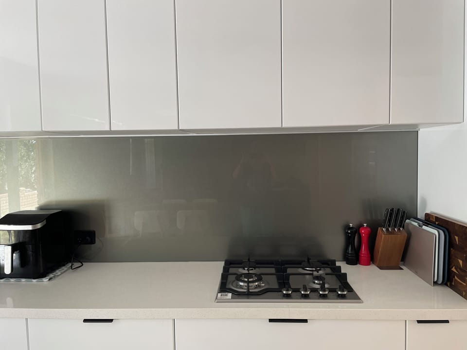 Gas cooker.  Airfryer on request 
