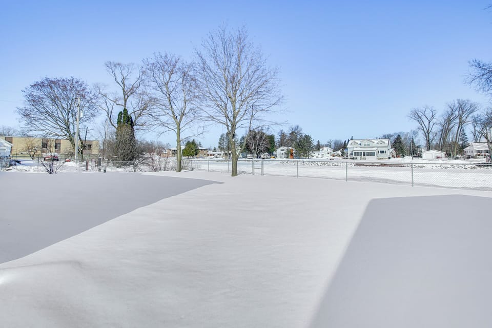 Private Yard | River Access | Boat Dock | Kayaks