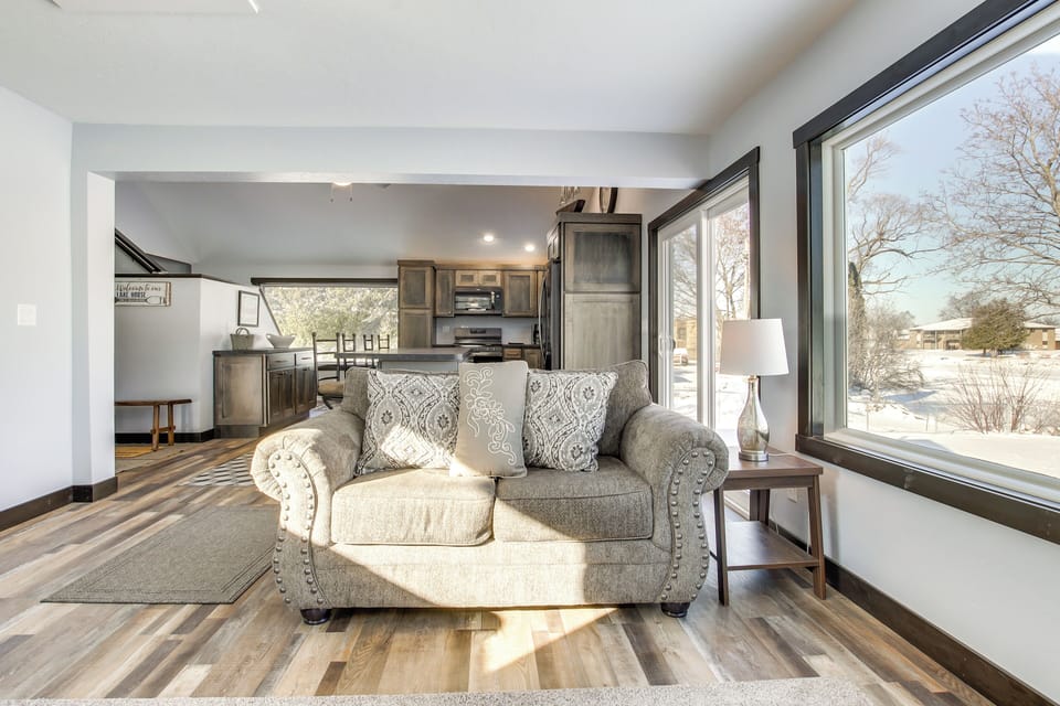 Living Room | 1st Floor | Multi-Level Home | Bedrooms/Full Bathroom on 1st Floor