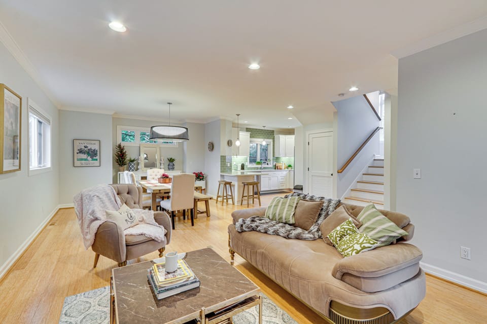 Living Room | 1st Floor | Smart TV | Fireplace