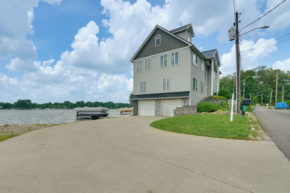 Hamilton Vacation Rental | 4BR | 3BA | Stairs Required | 5,408 Sq Ft