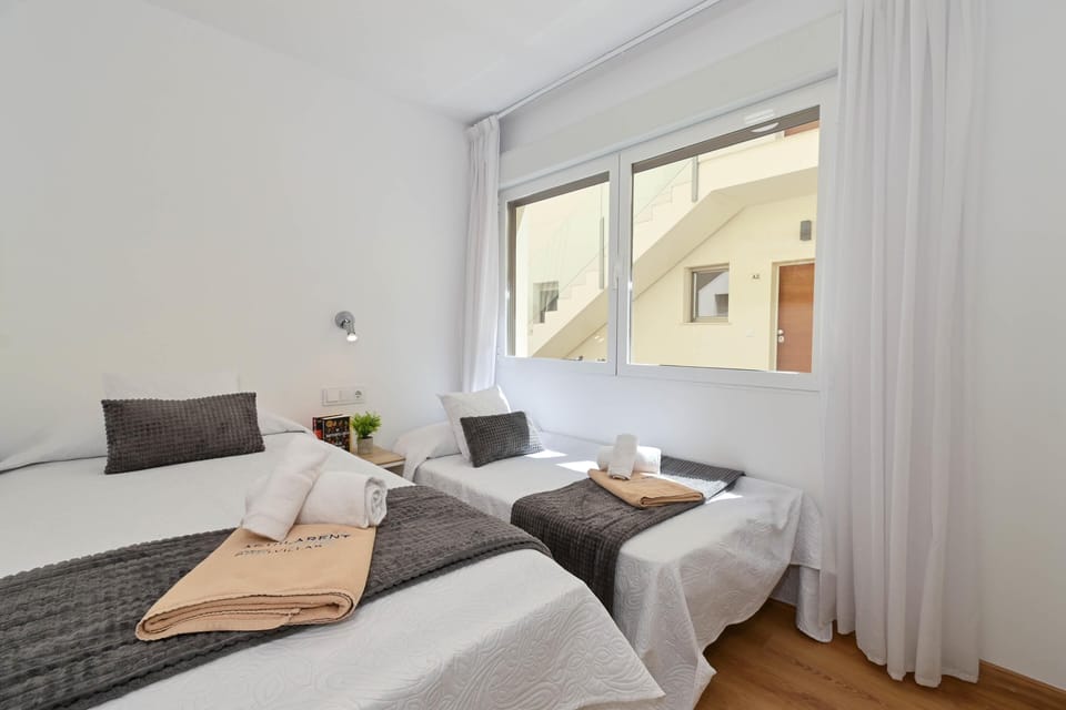Bedroom with two single beds