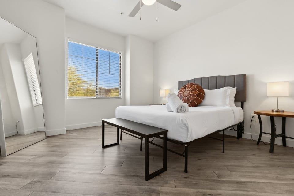 Bedroom 2 - Queen bed