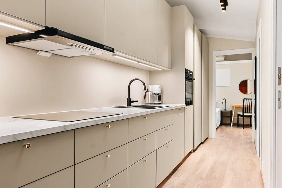A beautiful kitchen with everything you need for a 5-star meal - whose making dinner?