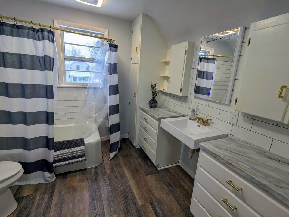 2nd floor full bath