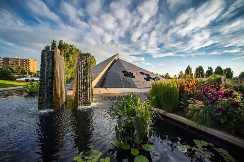 1 mile from the Botanical Gardens!
