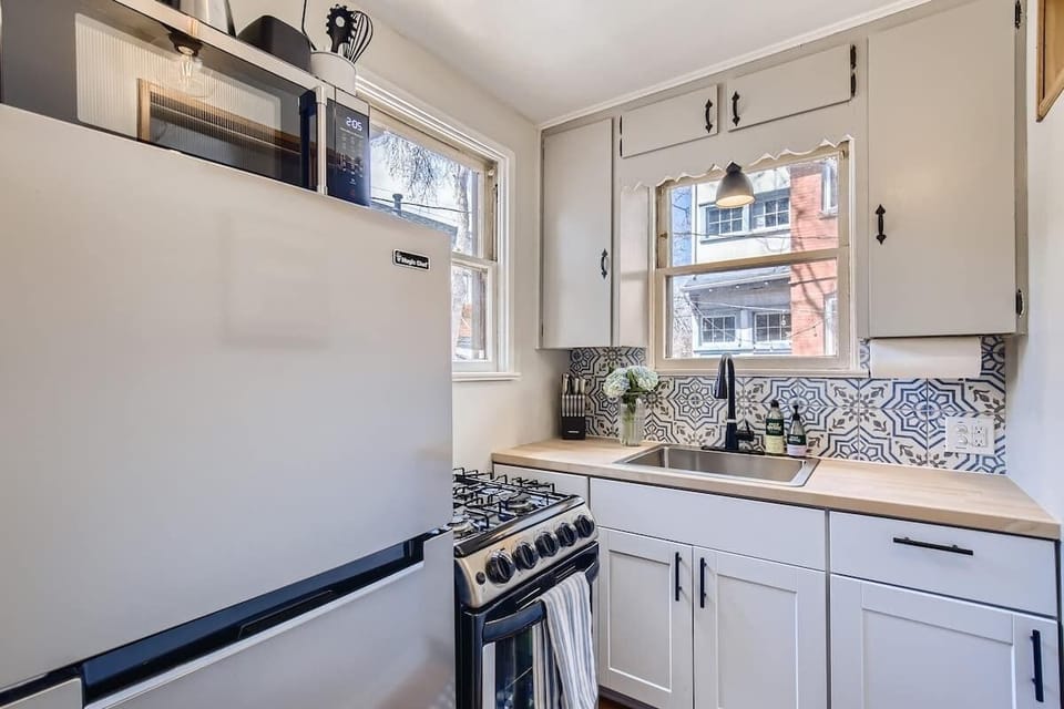 The kitchen is compact but very functional 