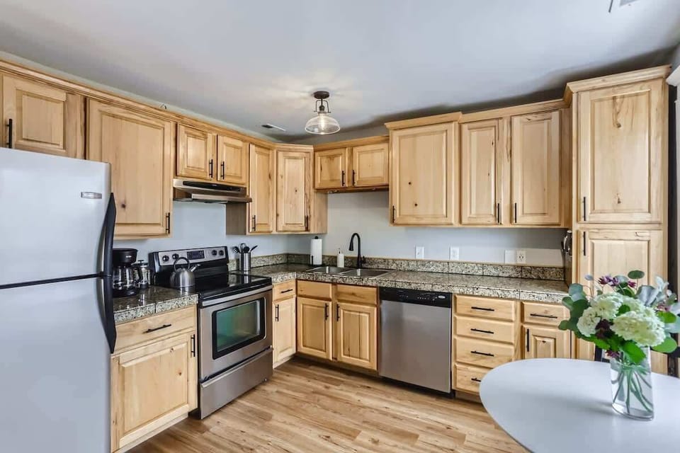 Large and spacious kitchen is both functional and efficient 