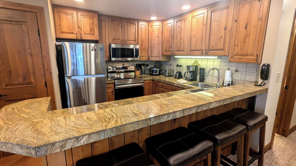 Beaver Creek West Condo W-2 kitchen w/ breakfast bar