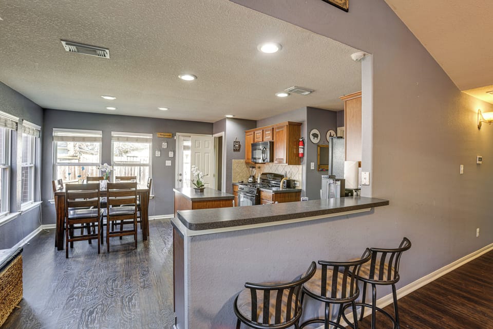 Dining Area | Dishware/Flatware