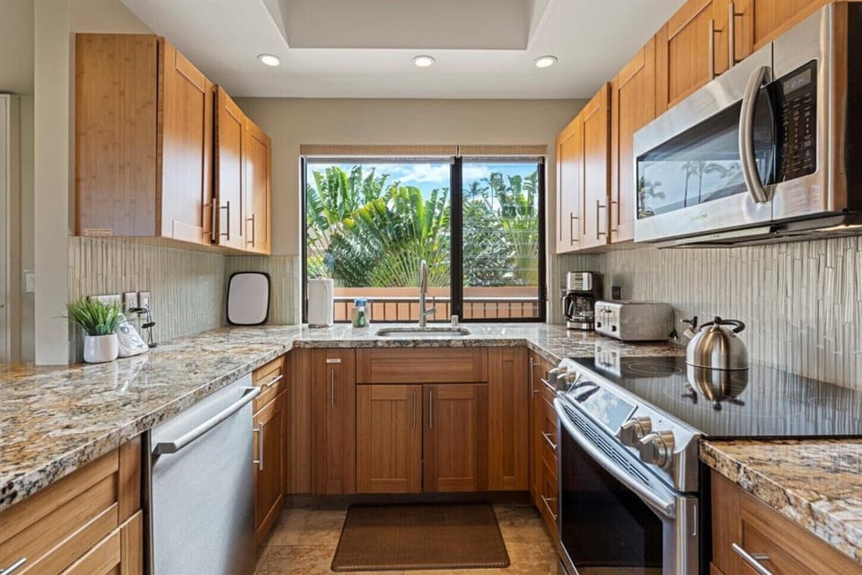 fully equiped kitchen, high-end appliances