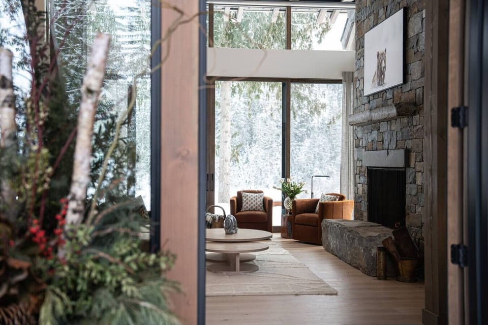 Mountain Lake Chalet - Living Room