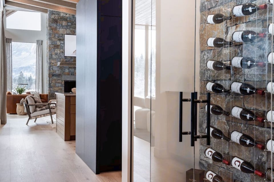 Mountain Lake Chalet - Wine Storage
