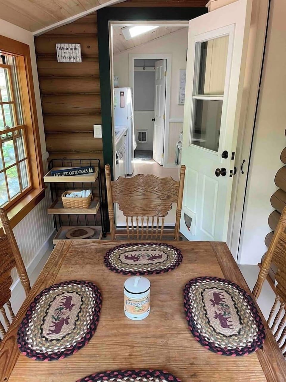 Dining room.