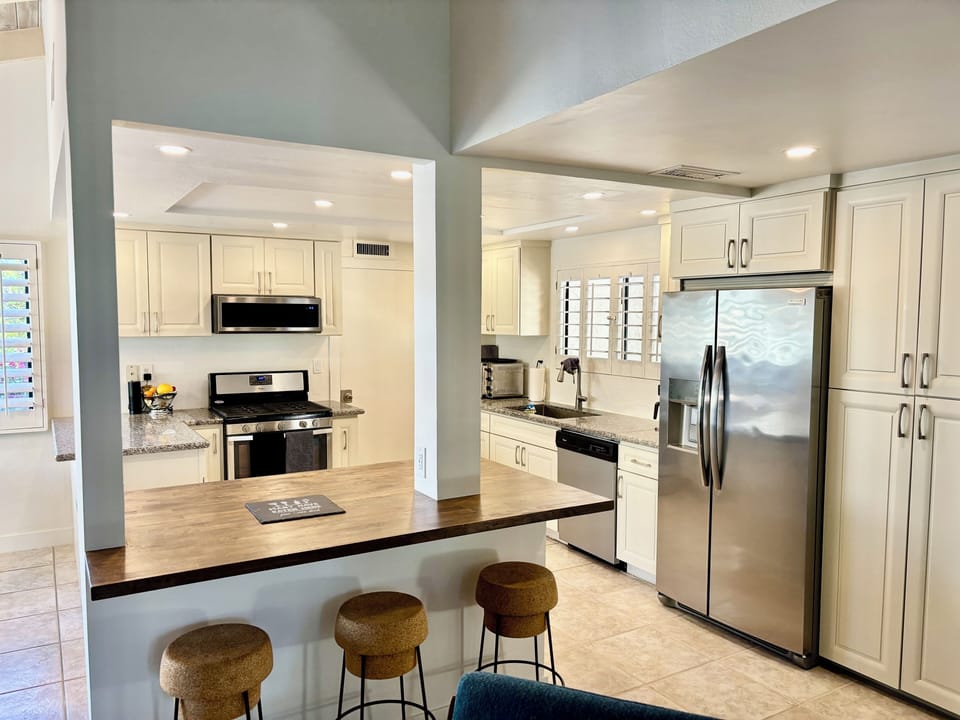 Open and spacious full kitchen