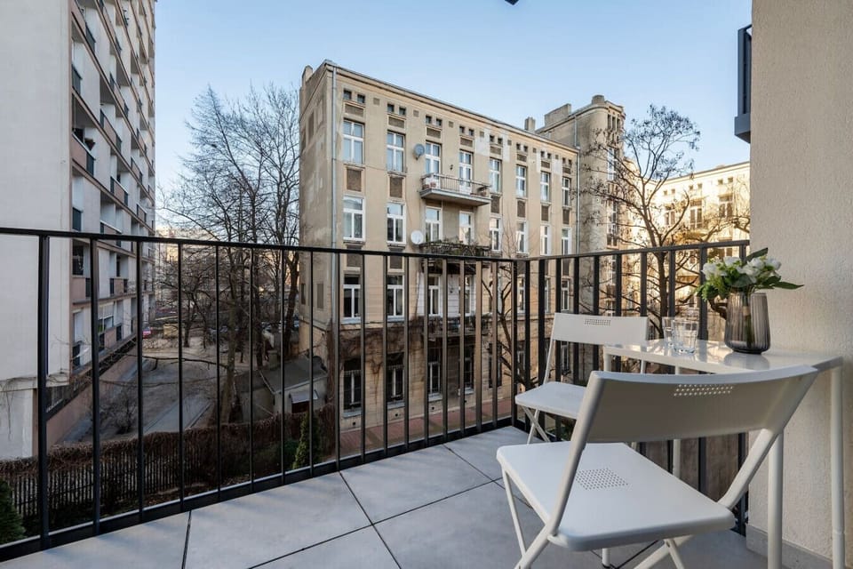 Balcony – Relax with a Scenic City View | Book Now with RENTUJEMY.COM
