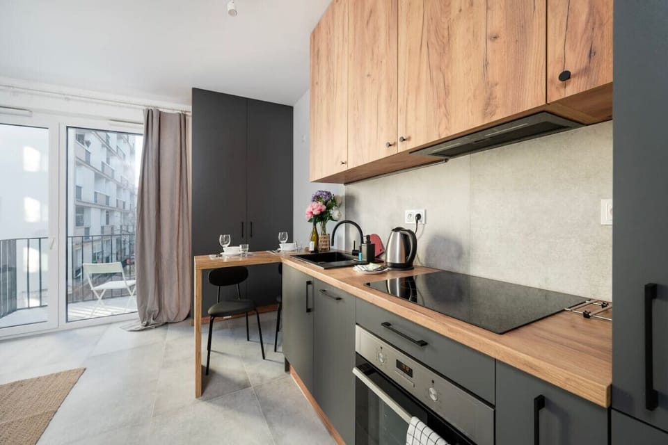 Kitchen – Fully Equipped for Your Culinary Needs | Book Now with RENTUJEMY.COM