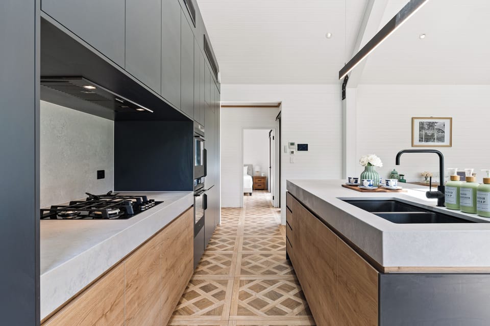 Full kitchen for longer stays.