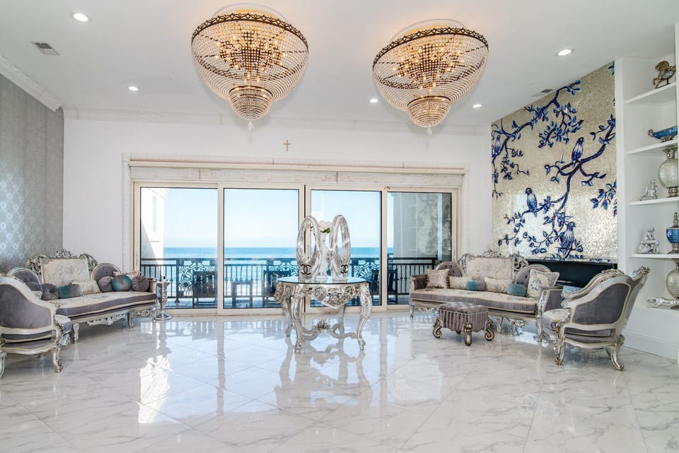 Ocean Palace, 5BR Oceanfront Luxury Retreat House in South Carolina