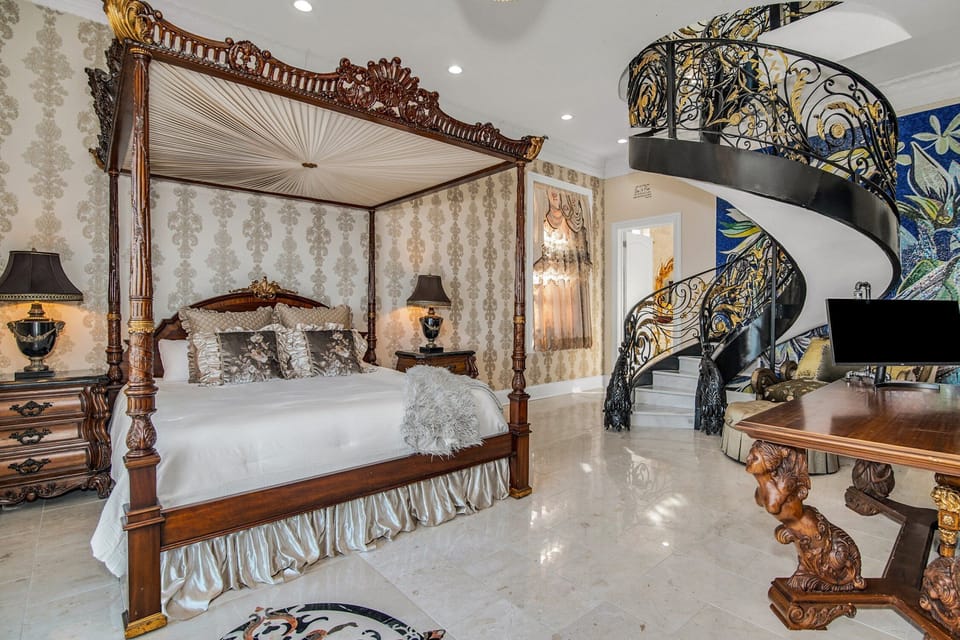 Ocean Palace, 5BR Oceanfront Luxury Retreat House in South Carolina