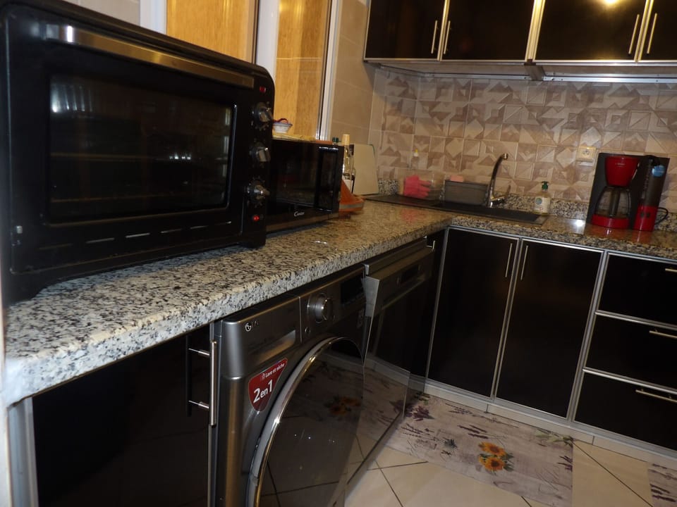 Fully equipped kitchen: dishwasher, washing machine, refrigerator, hob, coffee machine, kitchen utensils, dishes