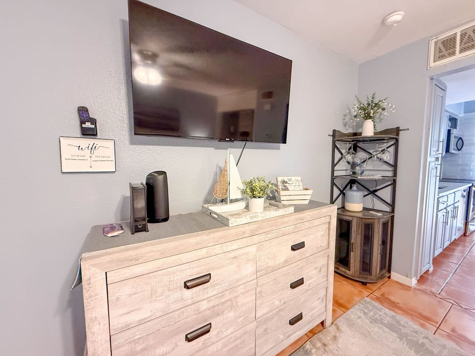 Transform your living space with this stylish room featuring a sleek dresser and a modern TV setup! The perfect combination of functionality and aesthetics, it creates an inviting atmosphere for relaxation and entertainment. #InteriorDesign #HomeDeco