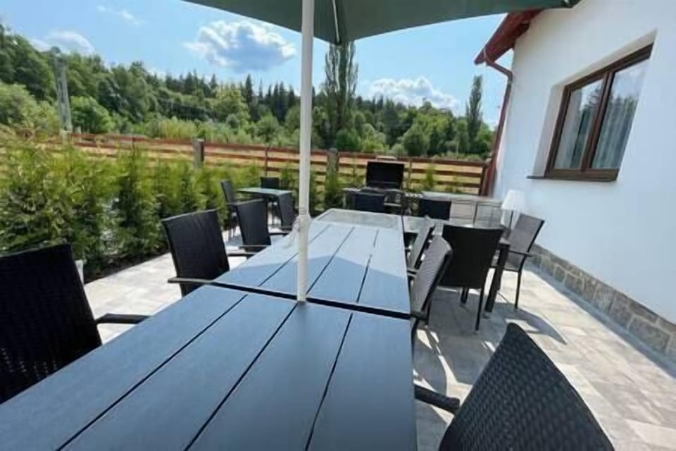 Outdoor terrace with seating for 16 people and barbecue (4)