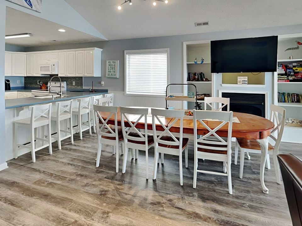 Dining & Kitchen