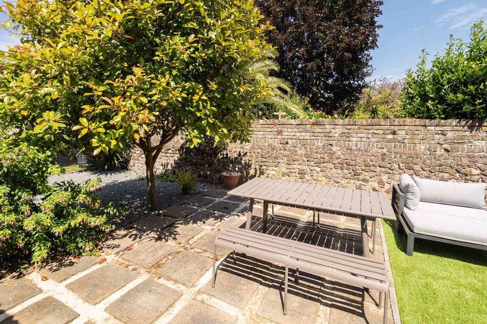 Prince Albert, Margate - Host & Stay