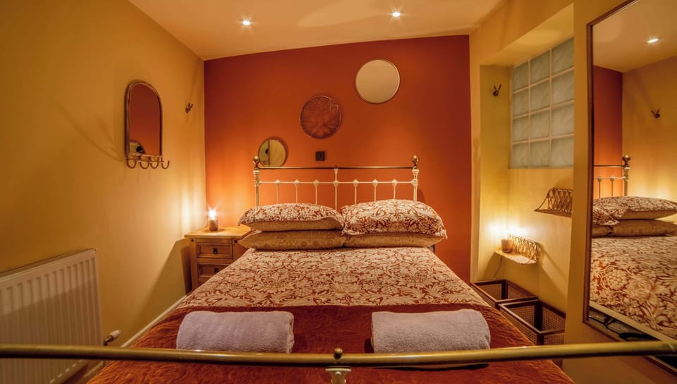 The Bothy, Lyme Regis - Host & Stay