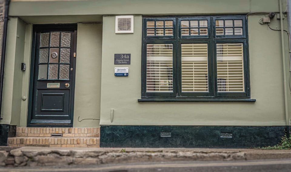 The Bothy, Lyme Regis - Host & Stay