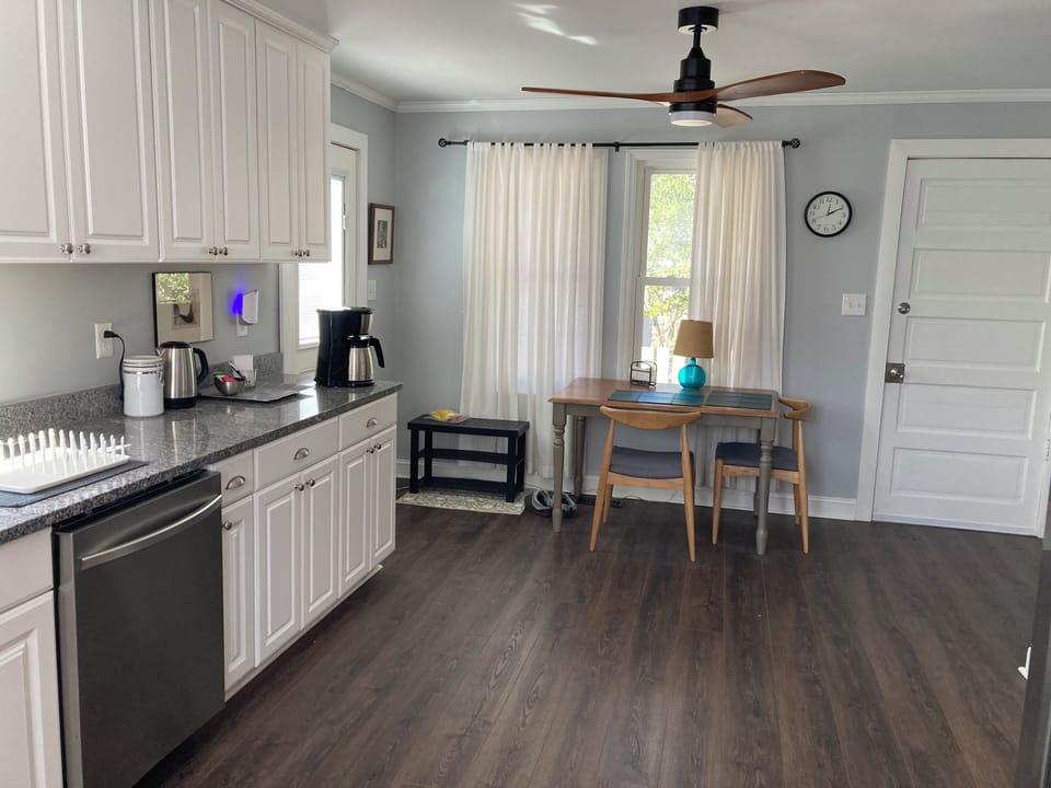 Large eat in kitchen with granite countertops and all new appliances