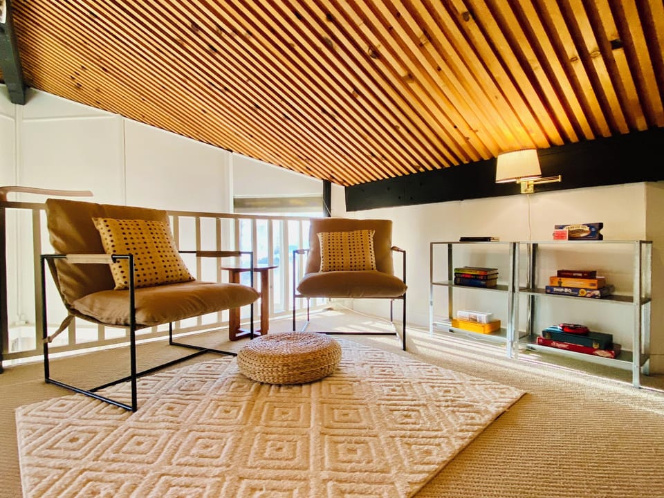 Reading nook, games & books