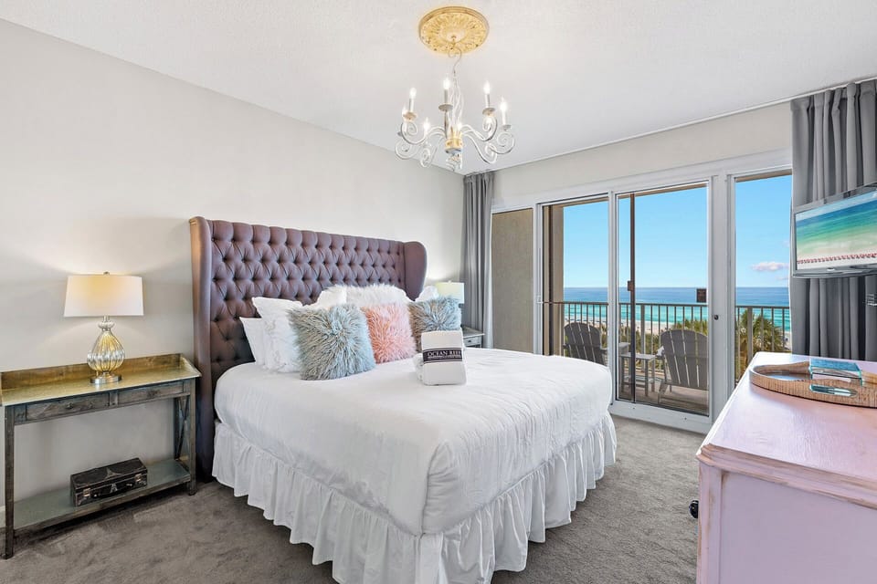Tides 304 Master Bedroom