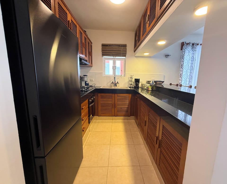 Full kitchen