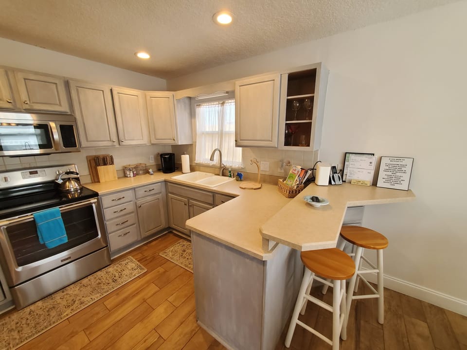 Fully-equipped kitchen with breakfast bar and modern appliances.