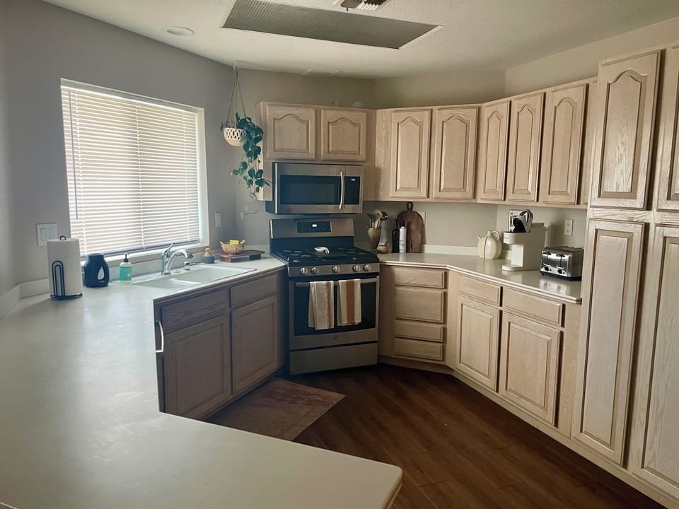 Fully Equipped Spacious Kitchen 