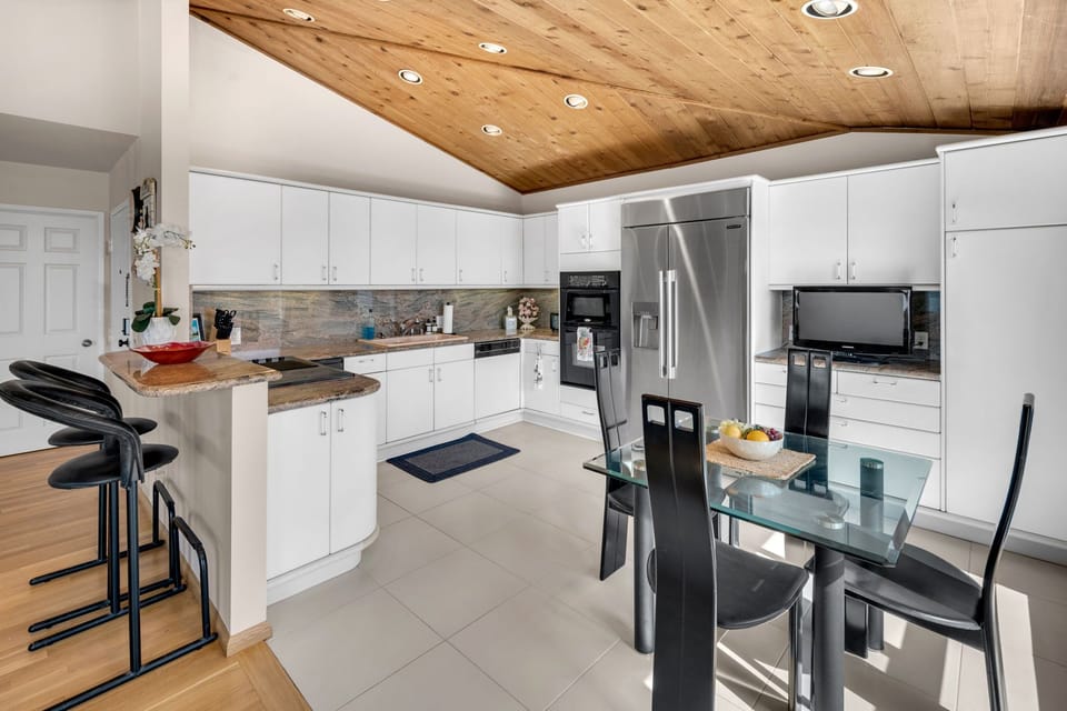 Prepare delicious meals in the fully equipped kitchen.