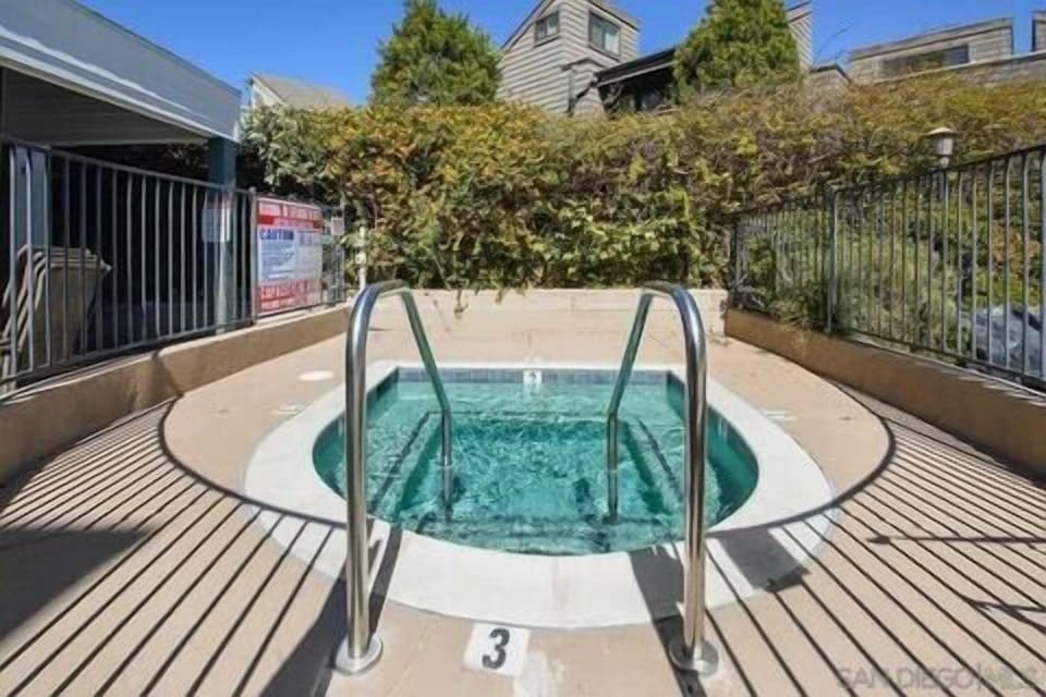 Communal pool & spa