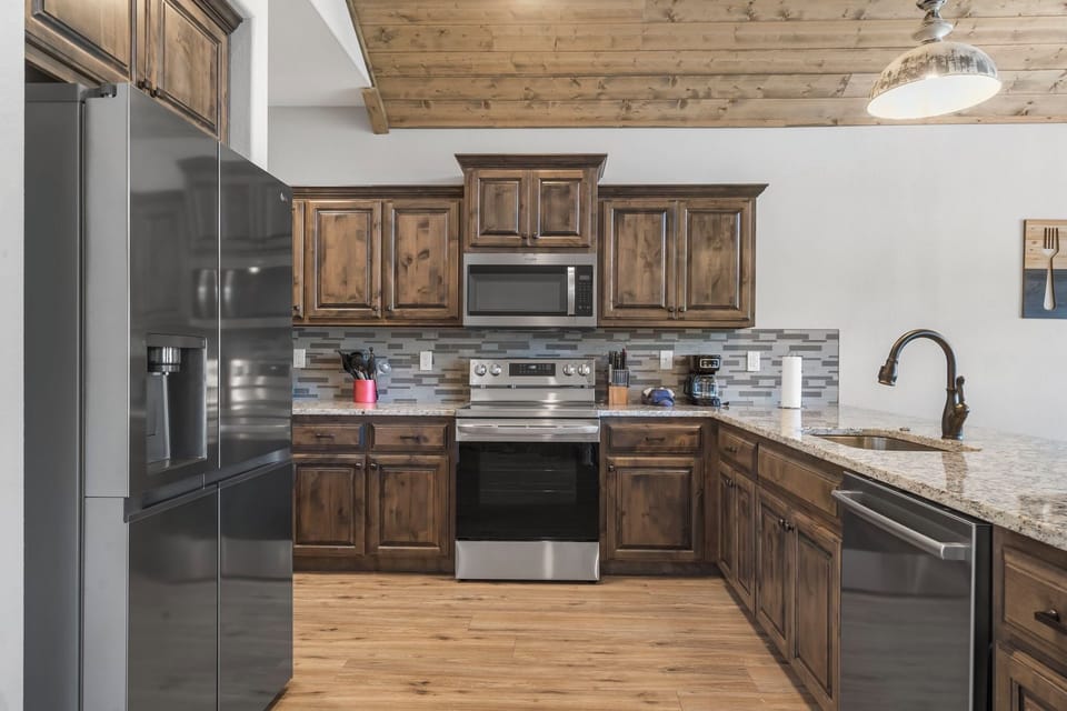 Fully Equipped Kitchen, Including Small Appliances