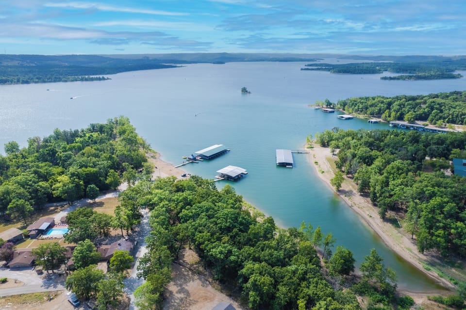 Table Rock Resort Offers Great Shoreline and Easy Access Docks!