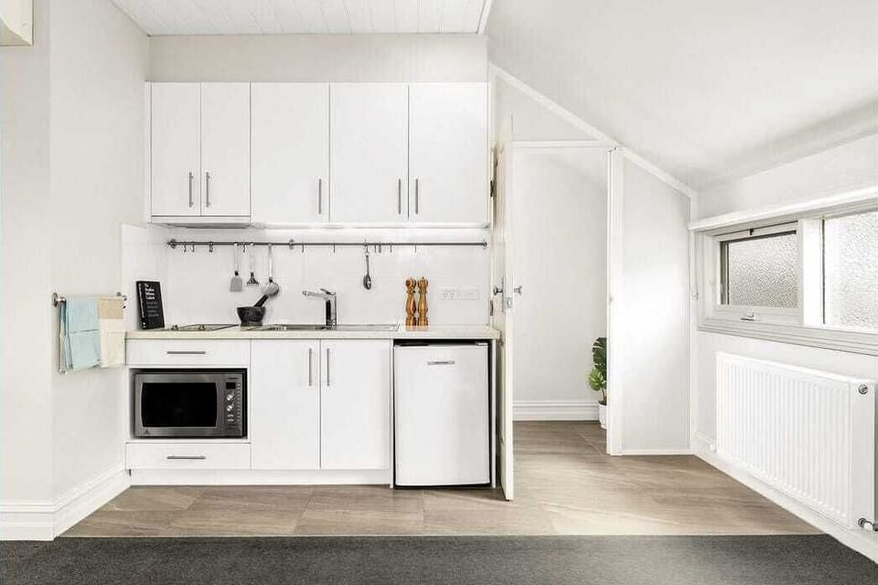 Fully equipped kitchenette