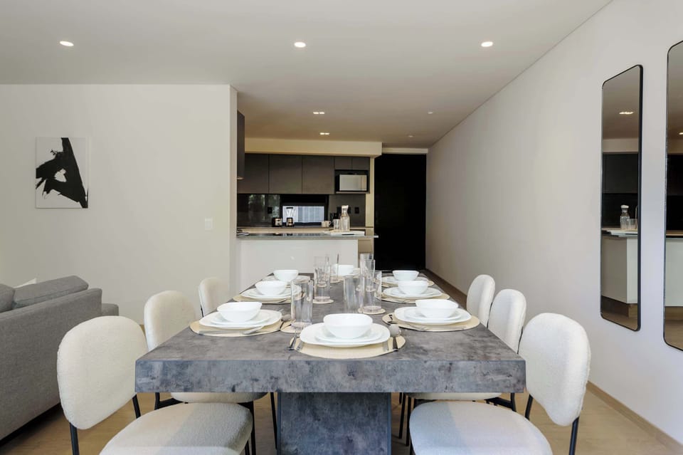 Dining table facing the kitchen 