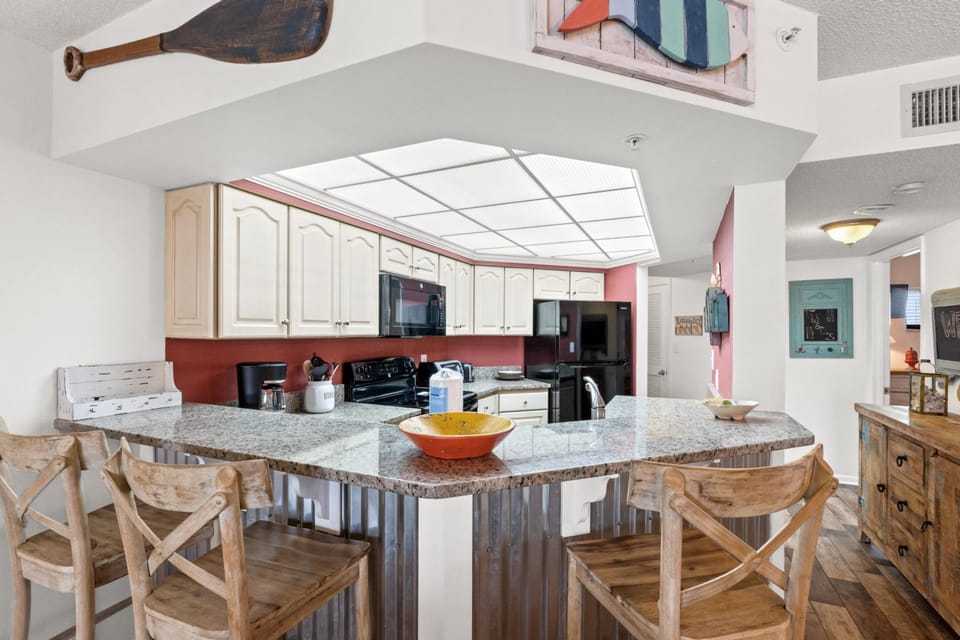 Kitchen with Breakfast Bar
