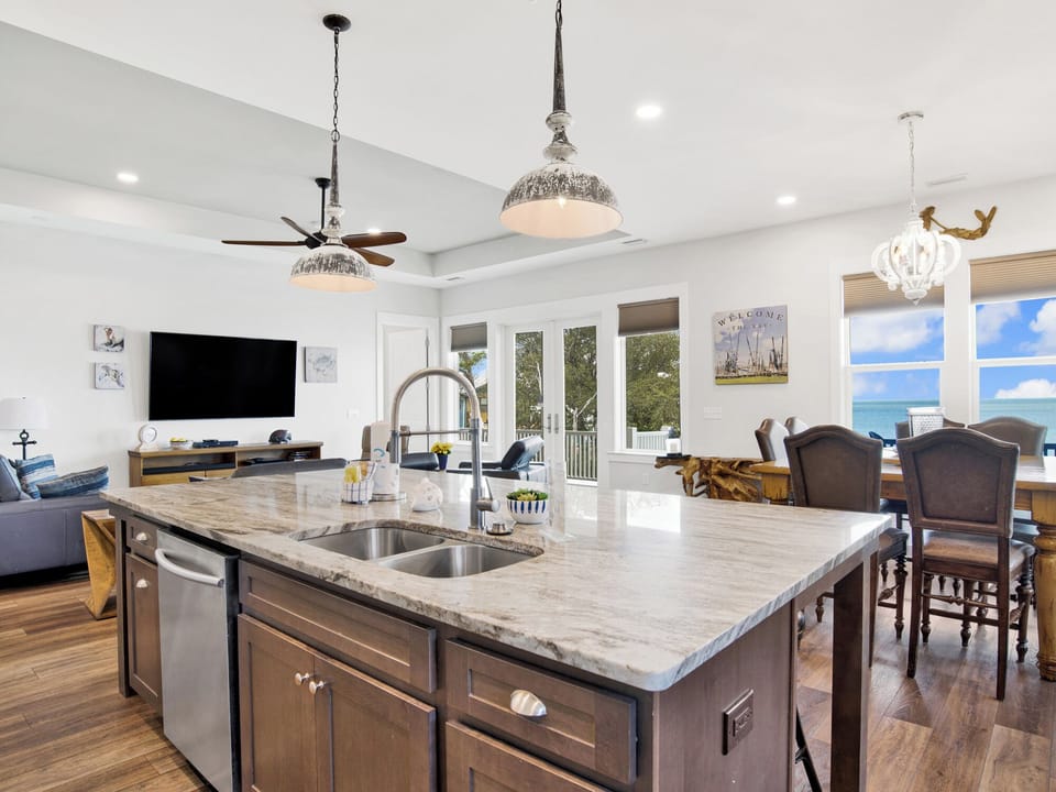 Kitchen - Main Floor