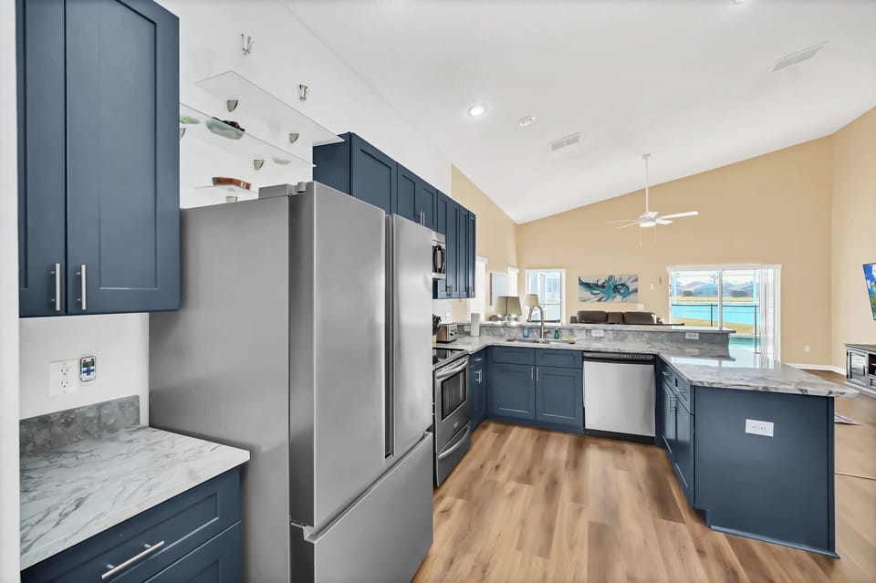 Fully Equipped Kitchen with Modern Appliances